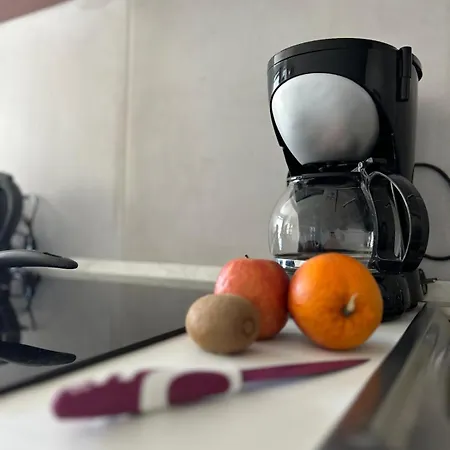 The Comfy Apartment-2 Bedroom, Near Shops, Restaurants & Bus Stop *