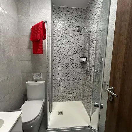 The Comfy Apartment-2 Bedroom, Near Shops, Restaurants & Bus Stop