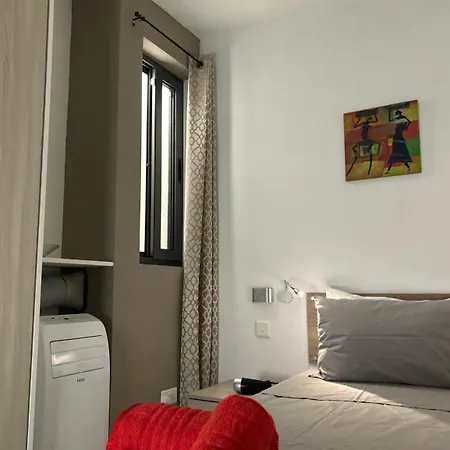 The Comfy Apartment-2 Bedroom, Near Shops, Restaurants & Bus Stop