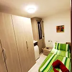 Apartment The Comfy Apartment-2 Bedroom, Near Shops, Restaurants & Bus Stop
