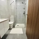 The Comfy Apartment-2 Bedroom, Near Shops, Restaurants & Bus Stop