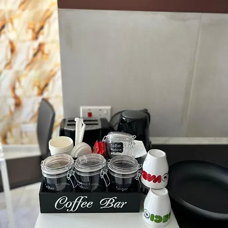 The Comfy Apartment-2 Bedroom, Near Shops, Restaurants & Bus Stop