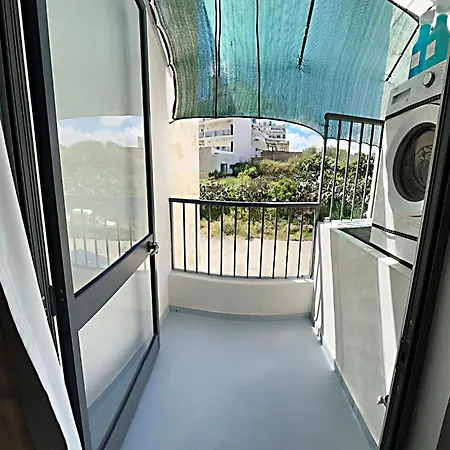 The Comfy Apartment-2 Bedroom, Near Shops, Restaurants & Bus Stop *