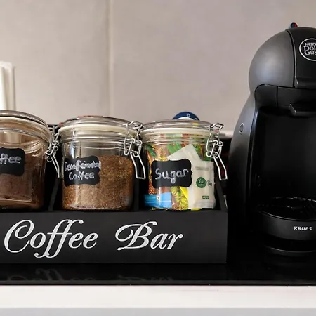 The Comfy Apartment-2 Bedroom, Near Shops, Restaurants & Bus Stop Lägenhet