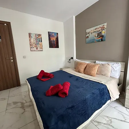 The Comfy Apartment-2 Bedroom, Near Shops, Restaurants & Bus Stop Apartamento *