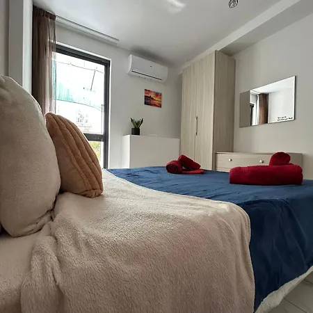 Apartament The Comfy Apartment-2 Bedroom, Near Shops, Restaurants & Bus Stop *