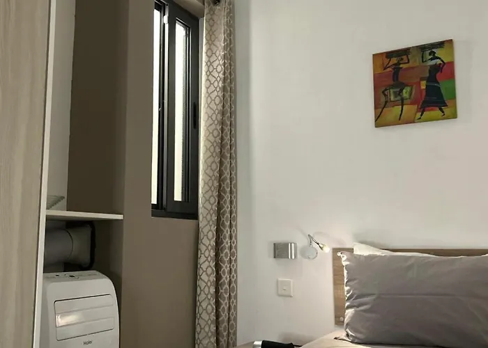 The Comfy Apartment-2 Bedroom, Near Shops, Restaurants & Bus Stop