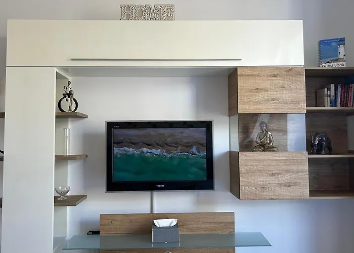 The Comfy Apartment-2 Bedroom, Near Shops, Restaurants & Bus Stop * St. Paul's Bay