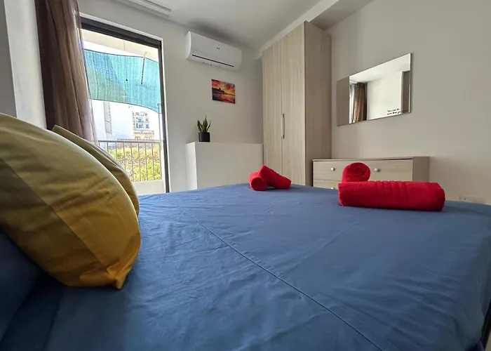 The Comfy Apartment-2 Bedroom, Near Shops, Restaurants & Bus Stop *