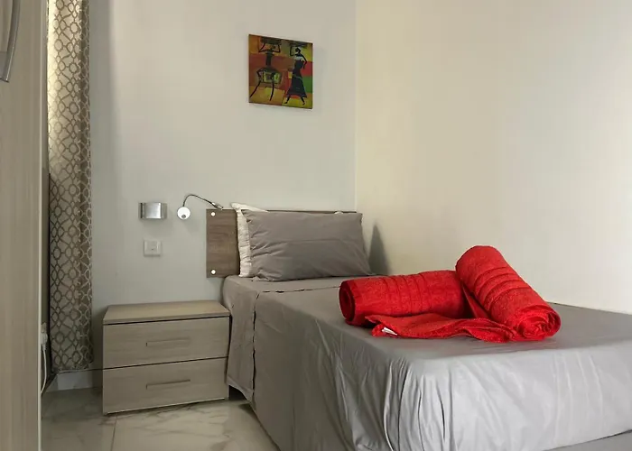 The Comfy Apartment-2 Bedroom, Near Shops, Restaurants & Bus Stop Lägenhet