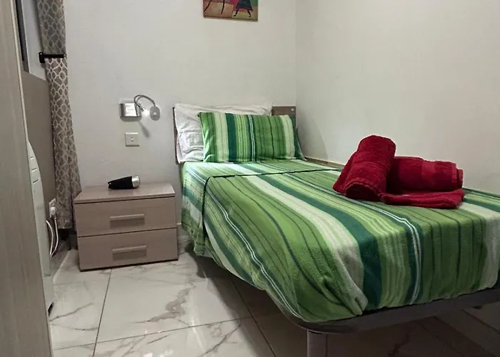 The Comfy Apartment-2 Bedroom, Near Shops, Restaurants & Bus Stop * St. Paul's Bay