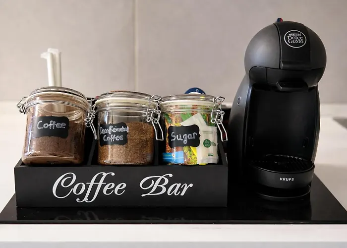 The Comfy Apartment-2 Bedroom, Near Shops, Restaurants & Bus Stop Lägenhet