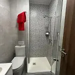 The Comfy Apartment-2 Bedroom, Near Shops, Restaurants & Bus Stop