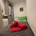 The Comfy Apartment-2 Bedroom, Near Shops, Restaurants & Bus Stop