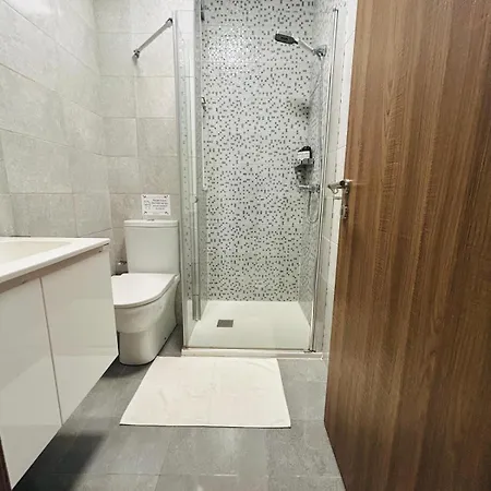 The Comfy Apartment-2 Bedroom, Near Shops, Restaurants & Bus Stop