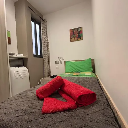 The Comfy Apartment-2 Bedroom, Near Shops, Restaurants & Bus Stop
